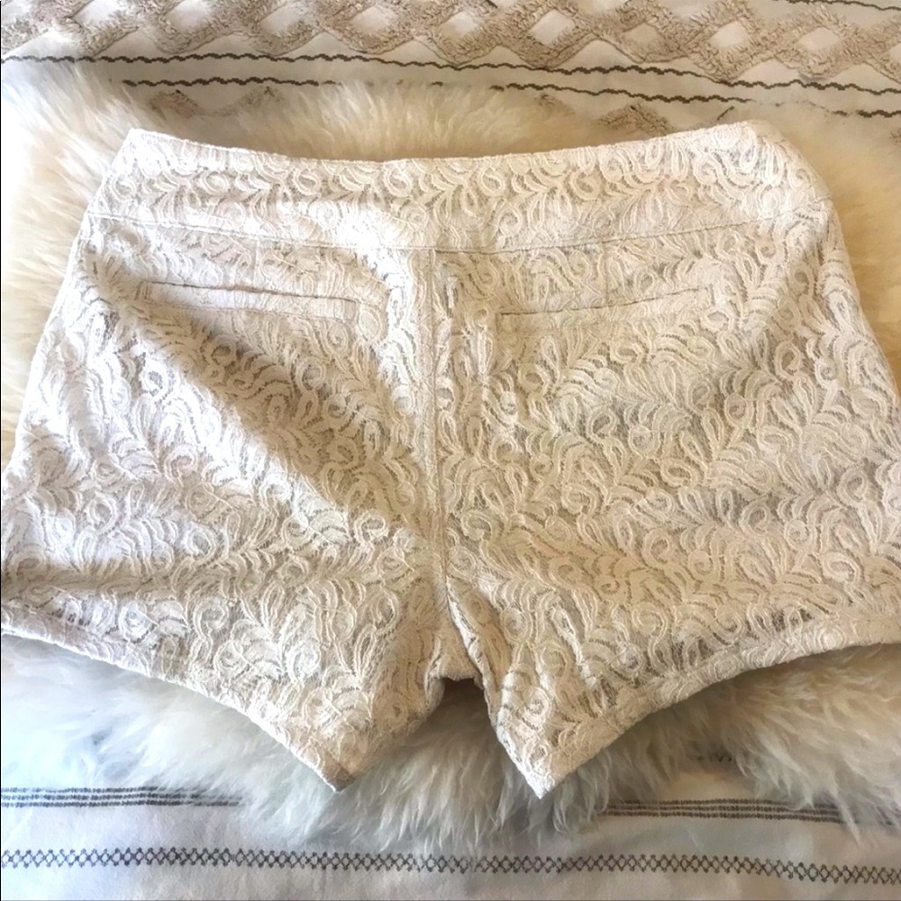 Metaphor Women's Fully-Lined White Lace Shorts. Size 12